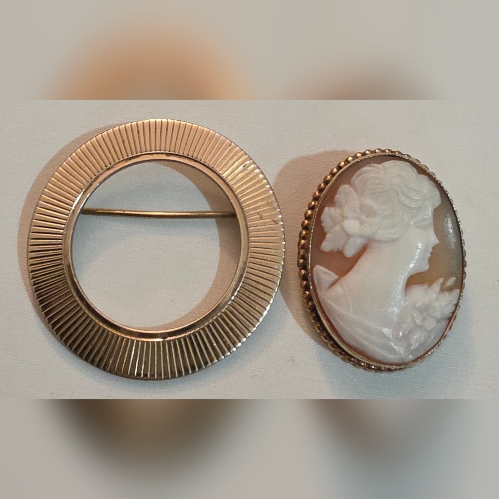 2 VINTAGE ANTIQUE BROOCHES 14K GF AMCO CAMEO AND 12K GF GOLD CIRCLE